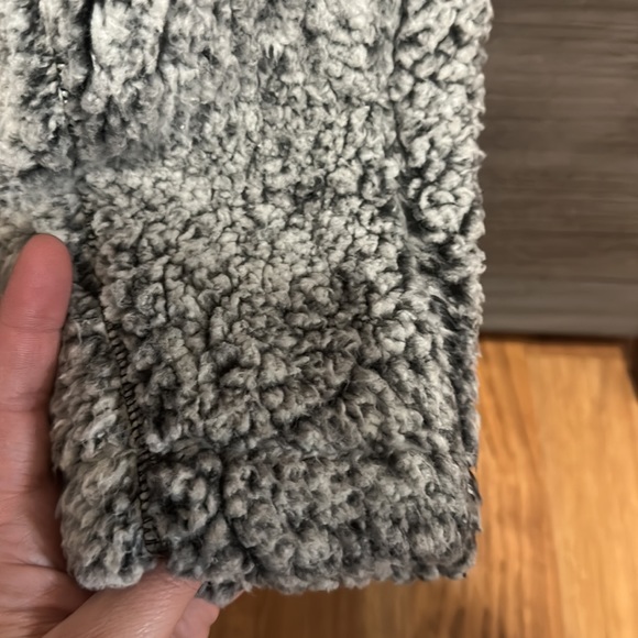 Comfy NWT Sherpa half zip!🖤 - Picture 8 of 8